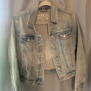 Light wash denim jacket!